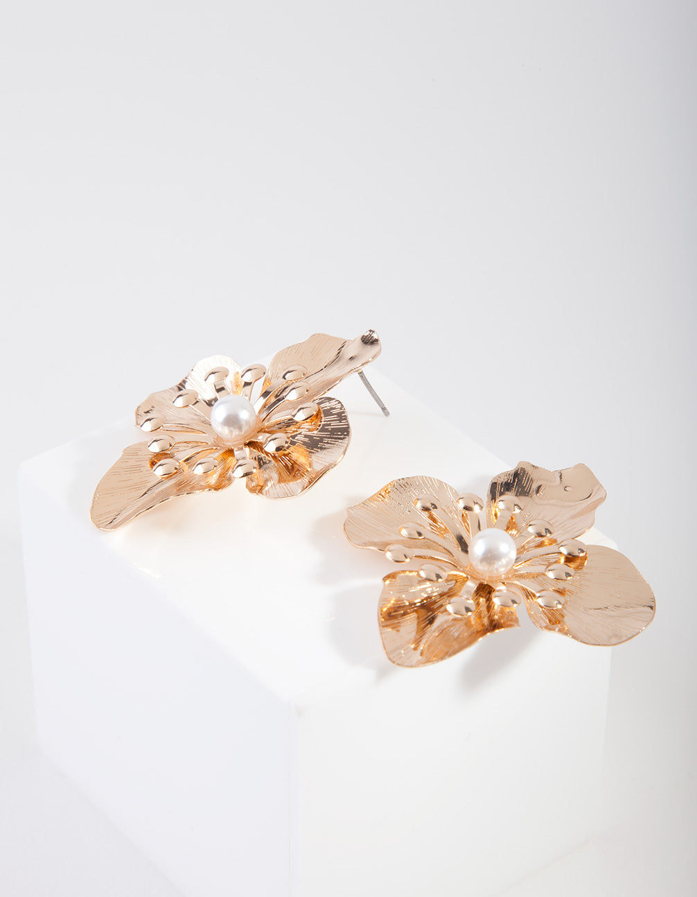 Shiny Gold Dainty Detail Petal Stud Earrings