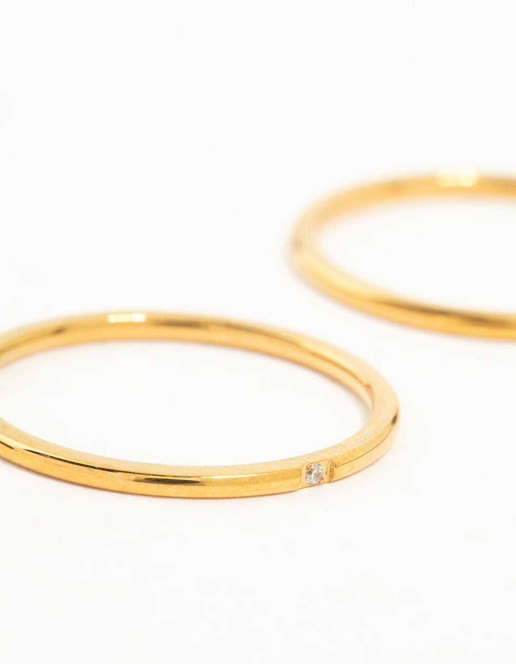 Showcasing waterproof gold plated stainless steel fine band rings in a 2-pack close up view