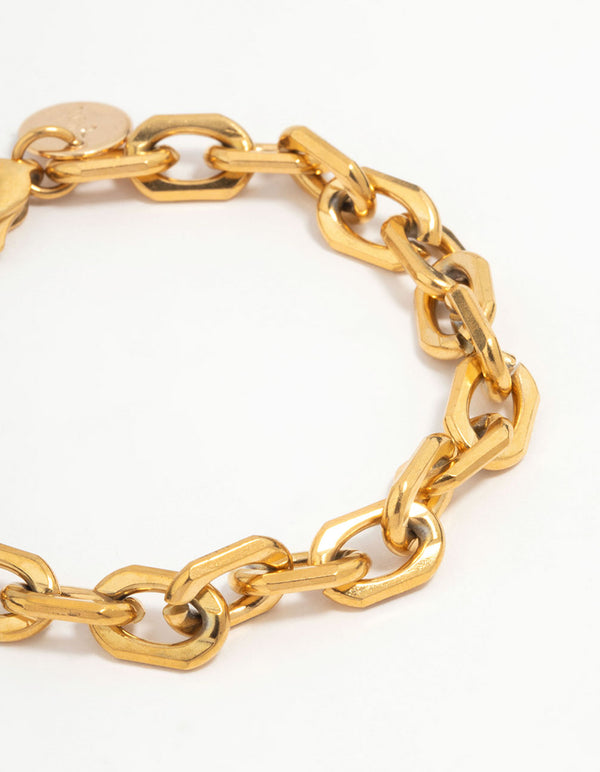 Featuring a waterproof gold plated stainless steel thick chain bracelet close up view