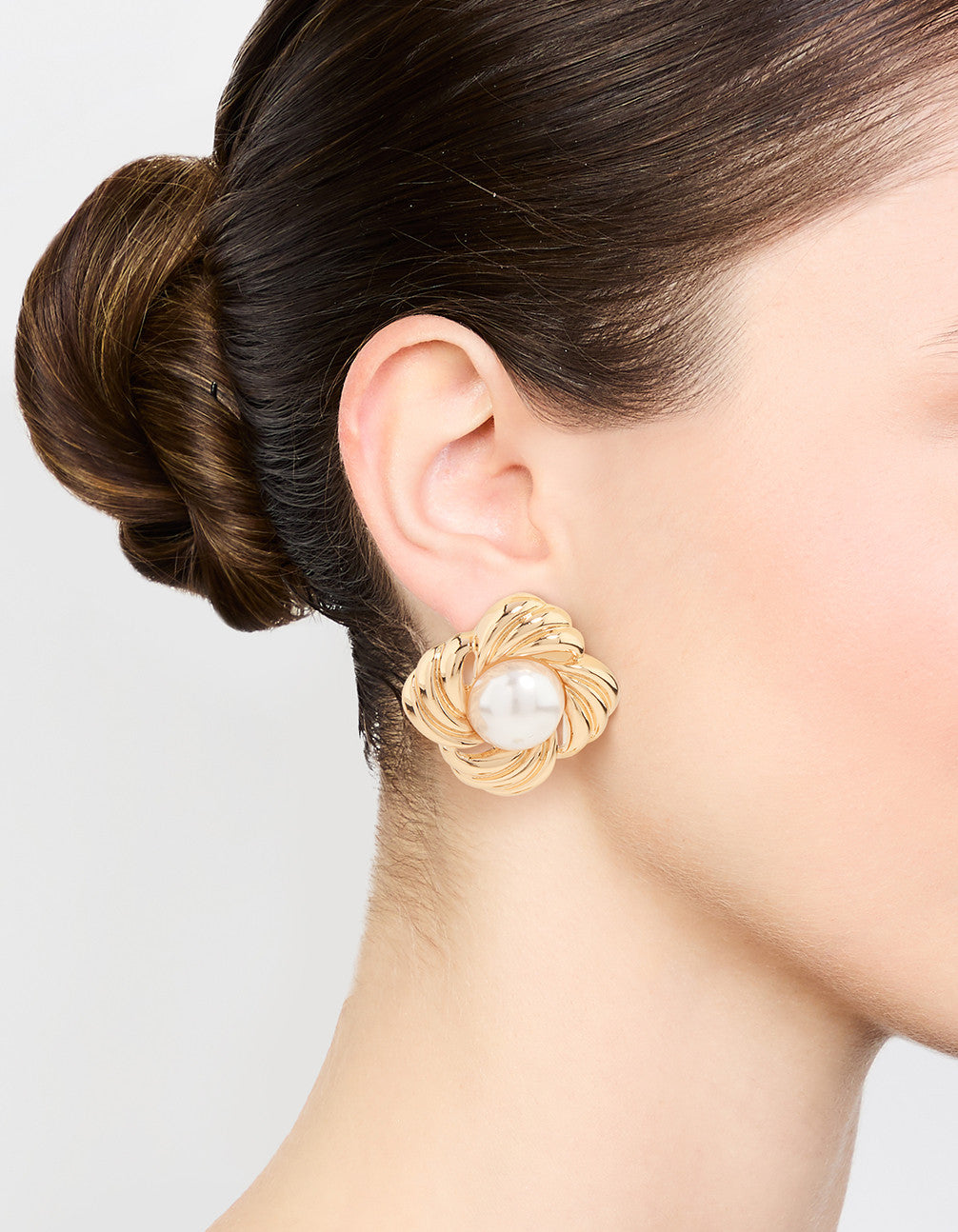 Gold Ribbed & Pearl Vintage Stud Earrings