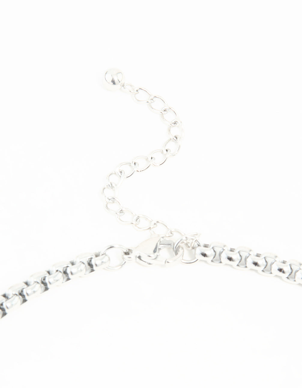 Presenting a waterproof stainless steel round box chain short necklace in silver clasp detail view