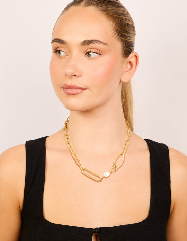 Designed with waterproof irregular paperclip chain and freshwater pearl necklace in gold plated stainless steel on model view