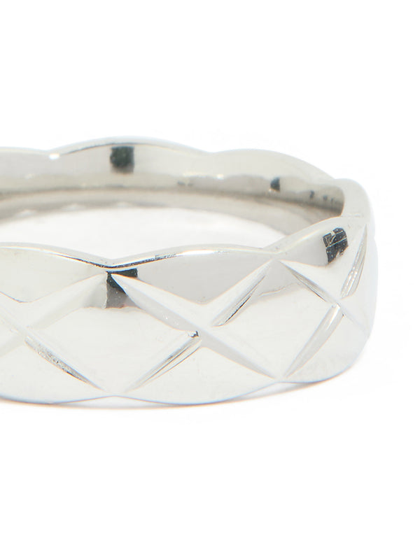 A waterproof stainless steel crosshatch band ring in silver close up view