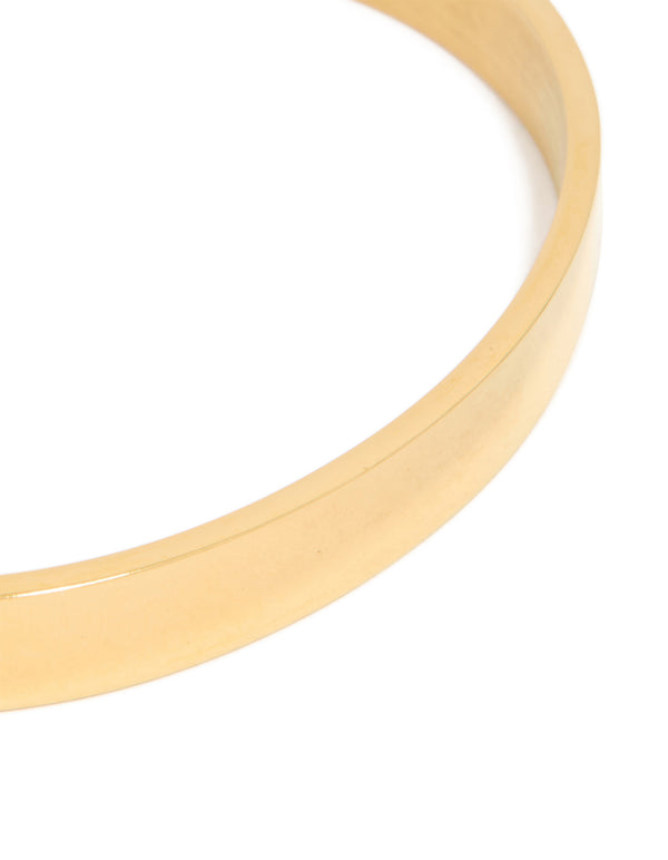 Showcasing mens waterproof smooth flat wrist cuff in stainless steel with chunky gold plated finish close up view