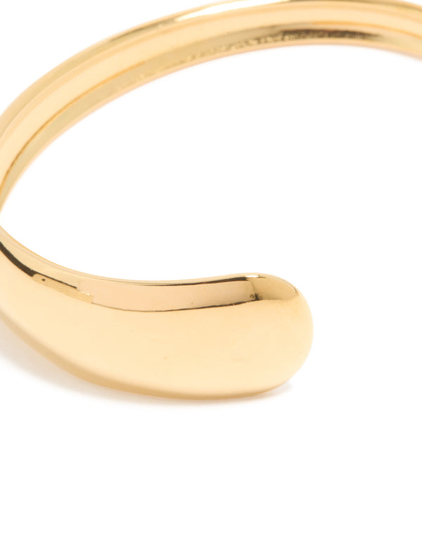 Designed with waterproof gold plated stainless steel, this asymmetrical wrist cuff in chunky style close up view