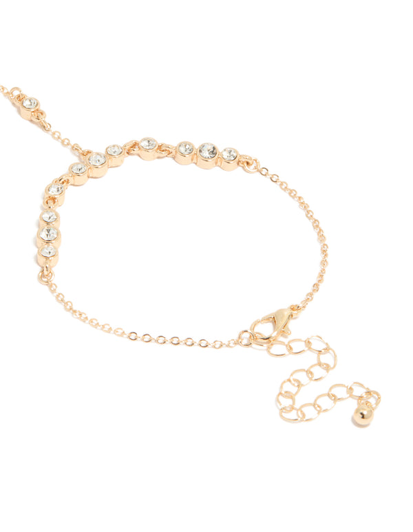 Crafted from gold adjustable hand chain closure detail view