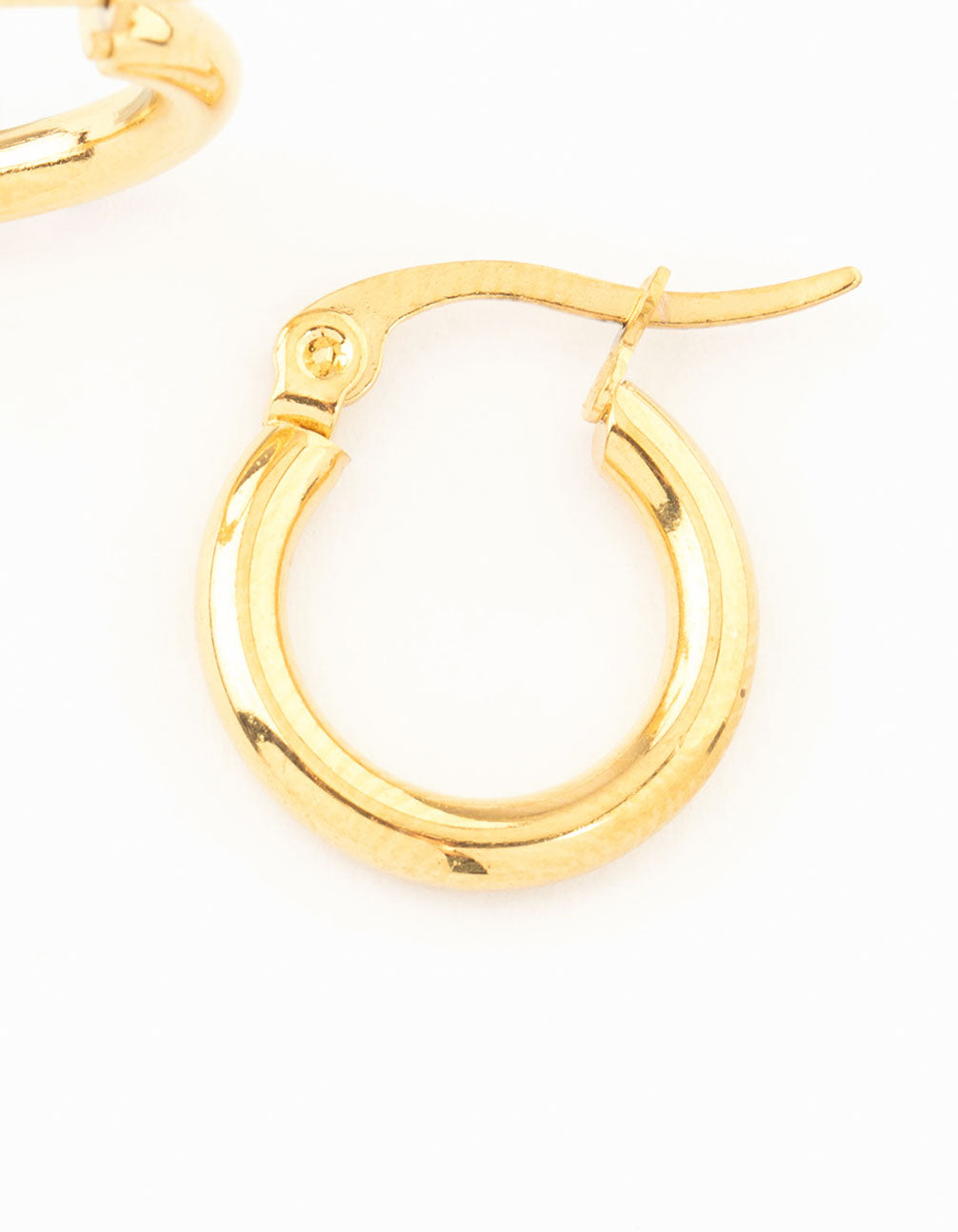Highlighting waterproof gold plated stainless steel clean hinge hoop earrings post detail view