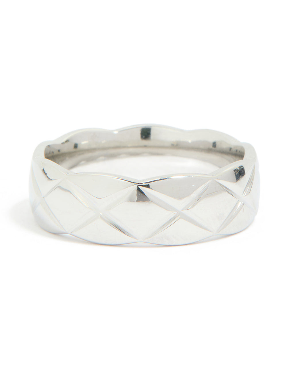 Showcasing a waterproof stainless steel crosshatch band ring in silver front view