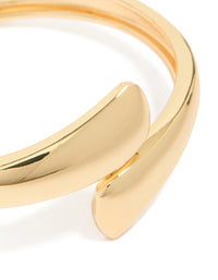 Showcasing gold plated flat teardrop hinged bangle close up view - link has visual effect only