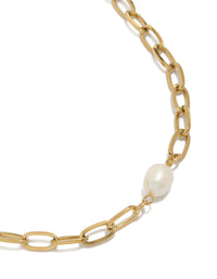 Showcasing a waterproof paperclip necklace with pearl centre, crafted from gold plated stainless steel in chunky style close up view - link has visual effect only
